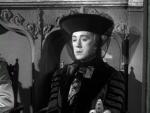 est Lady Agatha, l'un des 8 roles qu'il interpréte dans Kind Hearts and Coronets (1949) de Robert Hamer [Noblesse Oblige en Français]