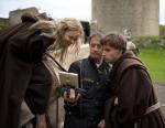 avec Kimberley Nixon et Eddie Redmayne sur le tournage de Black Death (2010)