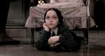 est Wednesday Addams dans The Addams Family (1991) et Addams Family Values (1993) de Barry Sonnenfeld
