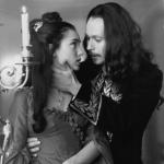 est à la fois Mina et Elisabeta dans le Dracula (1992) de Francis Ford Coppola, avec Gary Oldman