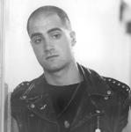 est Skinhead dans Some Kind of Wonderful (1987) de Howard Deutch