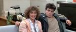 est la soeur de Ferris Bueller dans le classique des 80's : Ferris Bueller's Day Off (1986) de John Hughes, ici avec Charlie Sheen 'making his move'