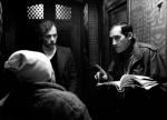 Alain Corneau en compagnie de Patrick Dewaere et Andreas Katsulas (de dos) sur le tournage de Série Noire (1979)