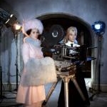 Géraldine Chaplin et Julie Christie sur le tournage de Doctor Zhivago (1965) de David Lean