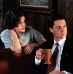 est Audrey Horne dans la série Twin Peaks (1990-1991) aux cotés de Kyle MacLachlan